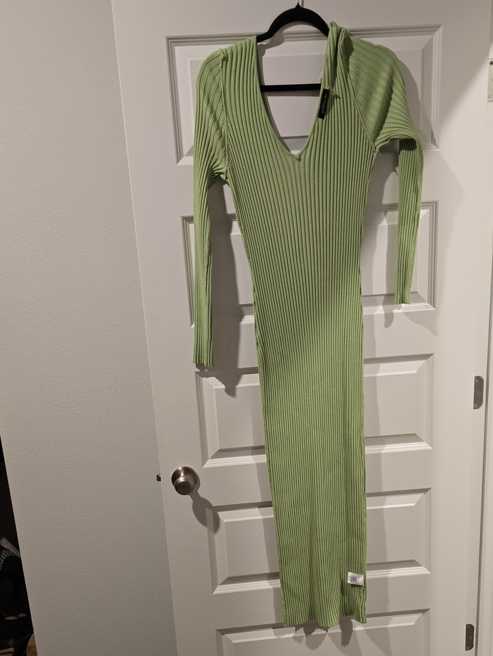 Ribbed V-Neck Long Sleeve Maxi Dress in Light Green
